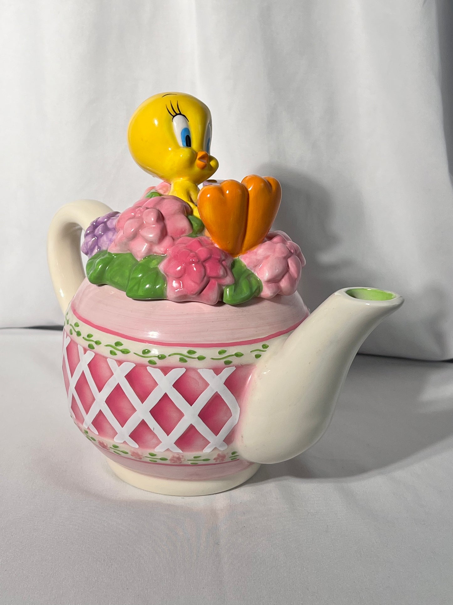 Tweety Bird- 8” Garden Teapot - Looney Tunes- Warner Brothers-2000