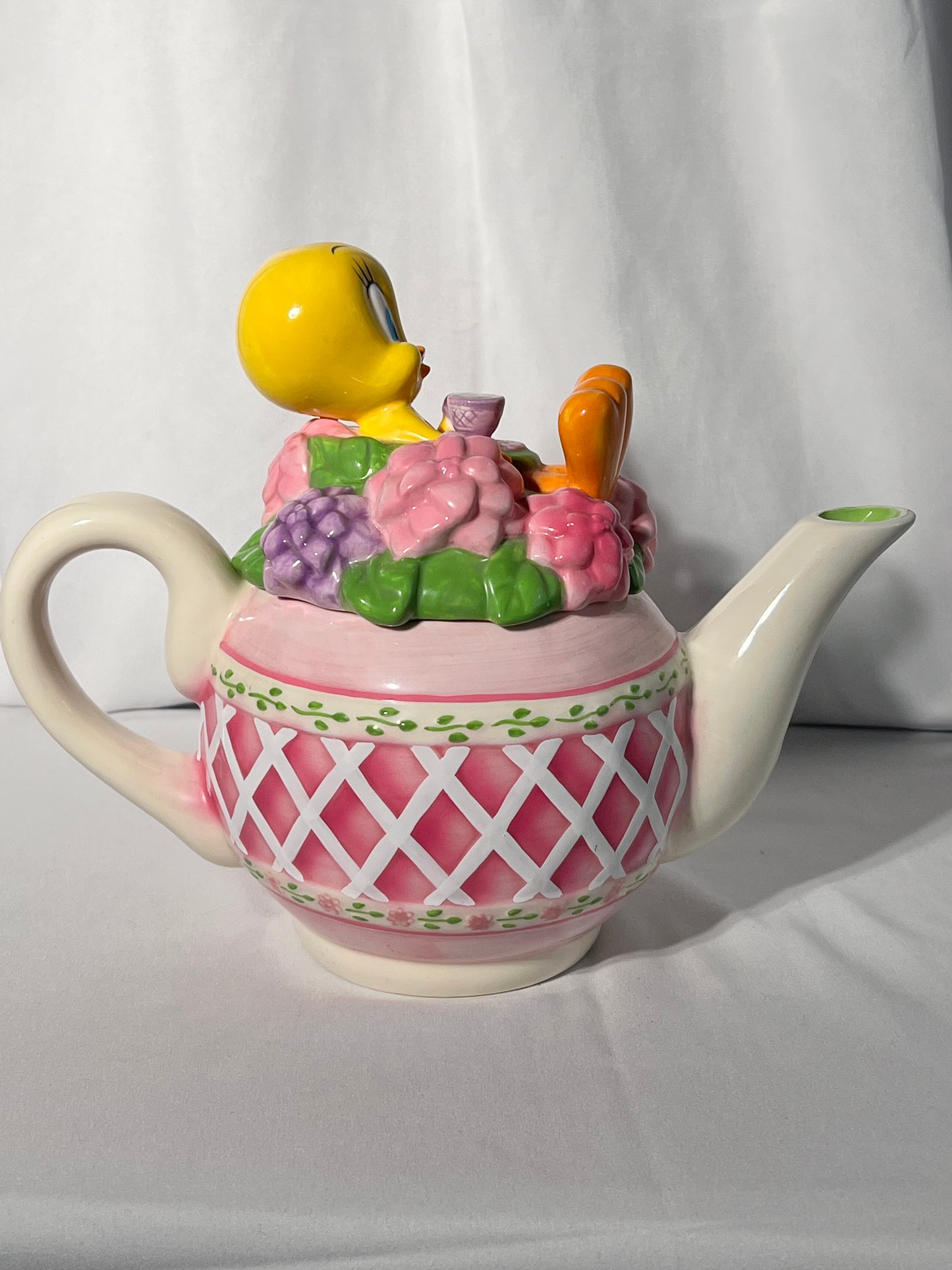 Tweety Bird- 8” Garden Teapot - Looney Tunes- Warner Brothers-2000