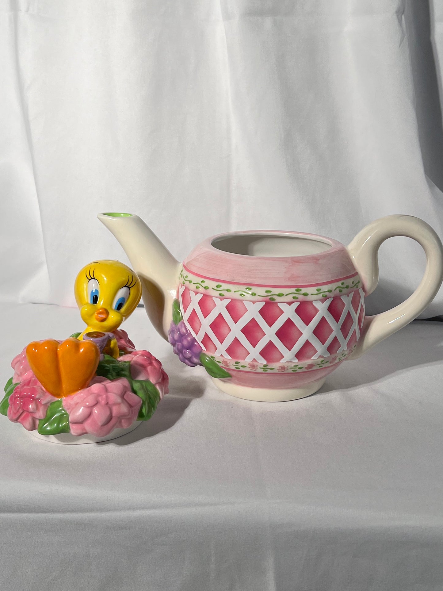 Tweety Bird- 8” Garden Teapot - Looney Tunes- Warner Brothers-2000