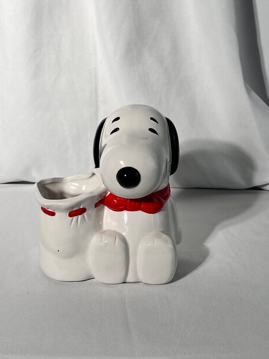 Snoopy - 6 1/2” utensil holder - Benjamin and Medwin Inc. New York New York -made in Taiwan - peanuts- Charlie Brown