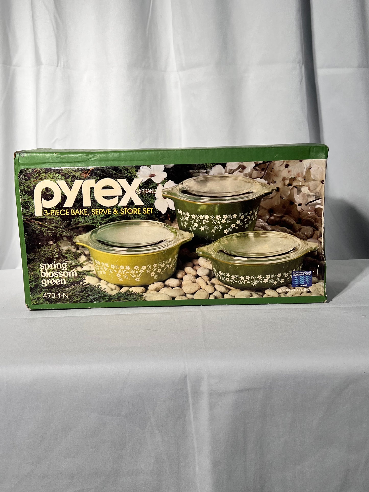 Pyrex 3-piece bake, Serve & store set- Spring Blossom green—470-1-N - 1pt. 1 1/2pt. 1qt. Covered bowls