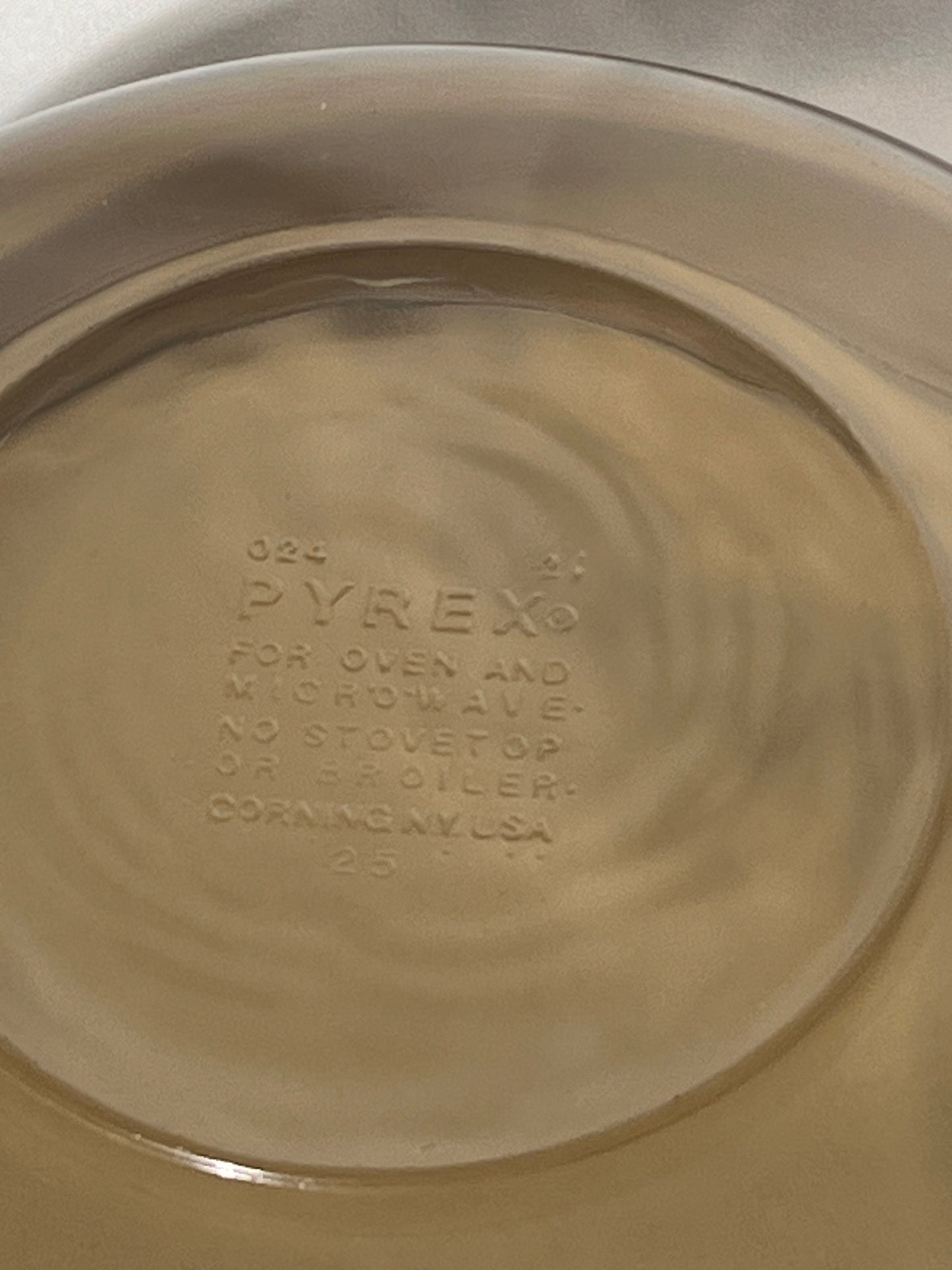 PYREX- Vision- 024 Corning- amber - handled -  lid F-10 624-c